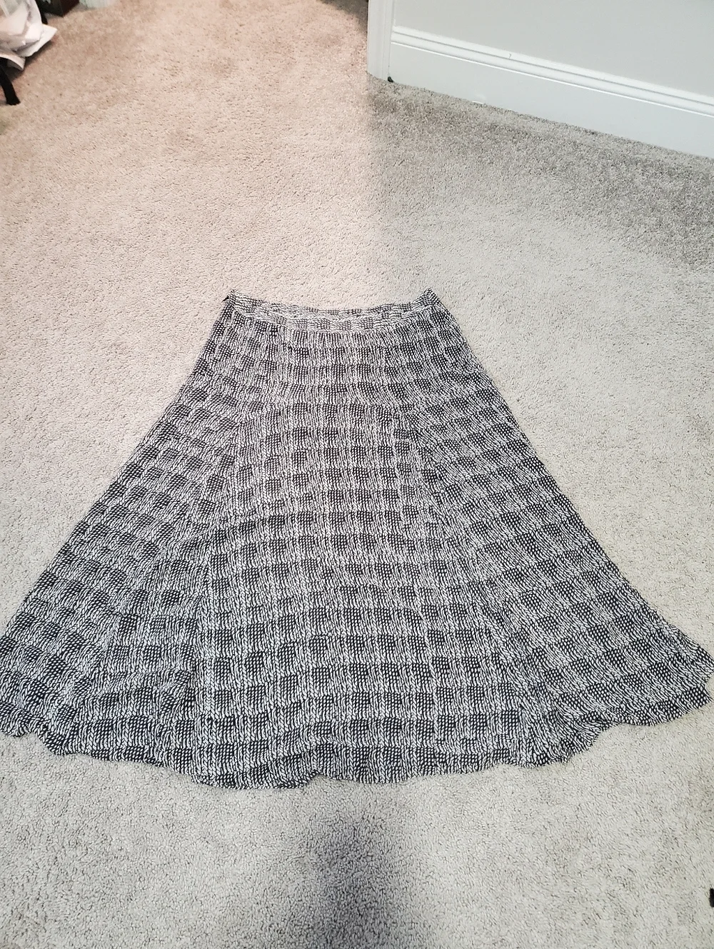 Cabi Flowy Black And White Midi Skirt Size 12